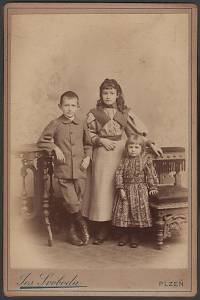 207941. [ateliér] Jos. Svoboda, fotografie Plzeň, Palackého třída čís. 13 – fotografie tří dětí